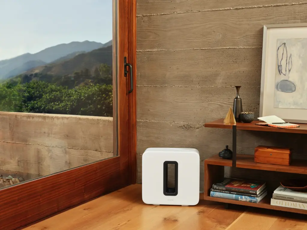 Groß (Sub_Lifestyle_White_Home_Theater_01).webp